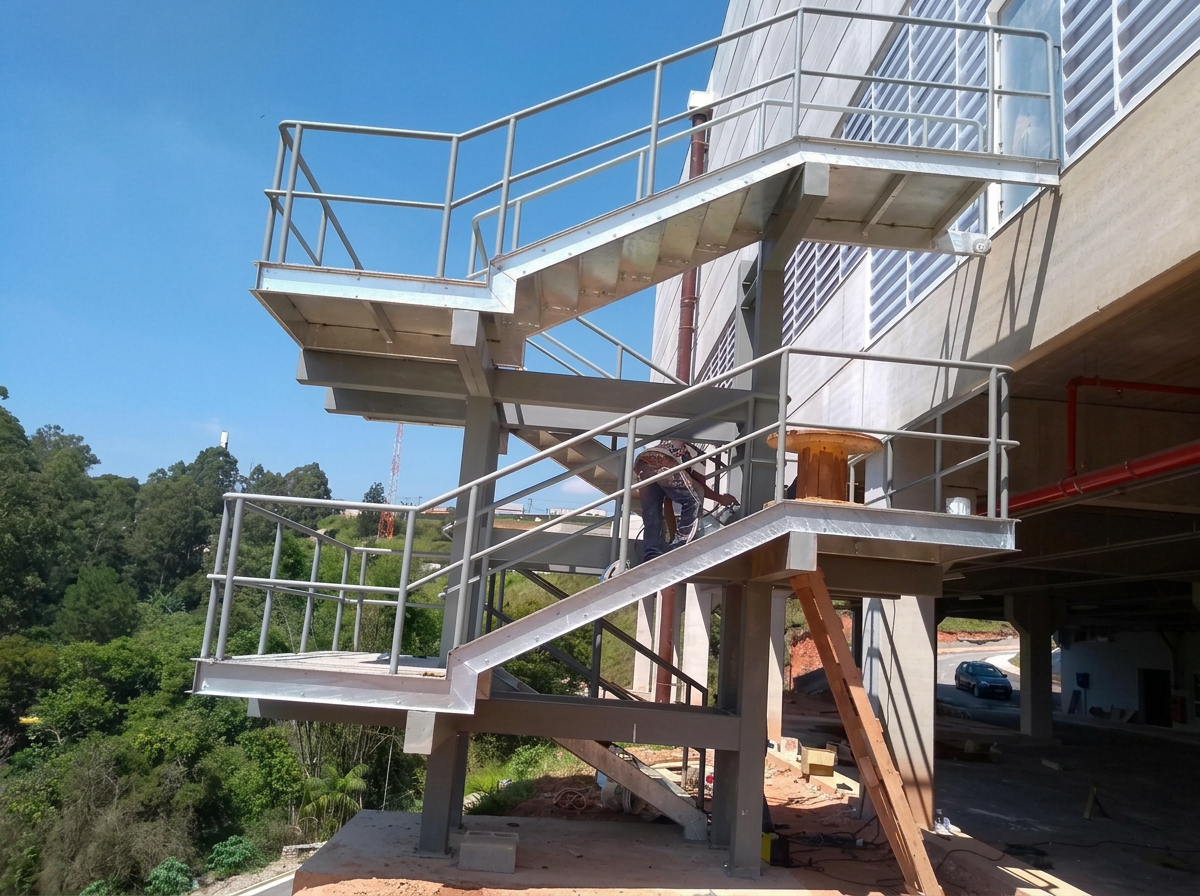 Escadas metálicas